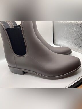 Capelli of New York Matte Gray Chelsea Rain Booties US 7
